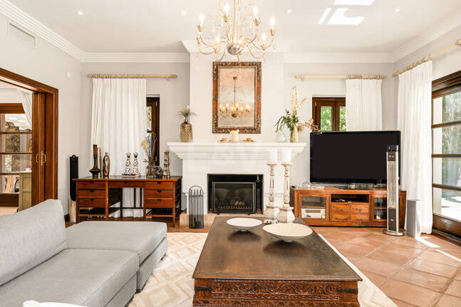 Elegante Familienvilla mit Meerblick und Panoramischem Solarium nahe Sierra Blanca