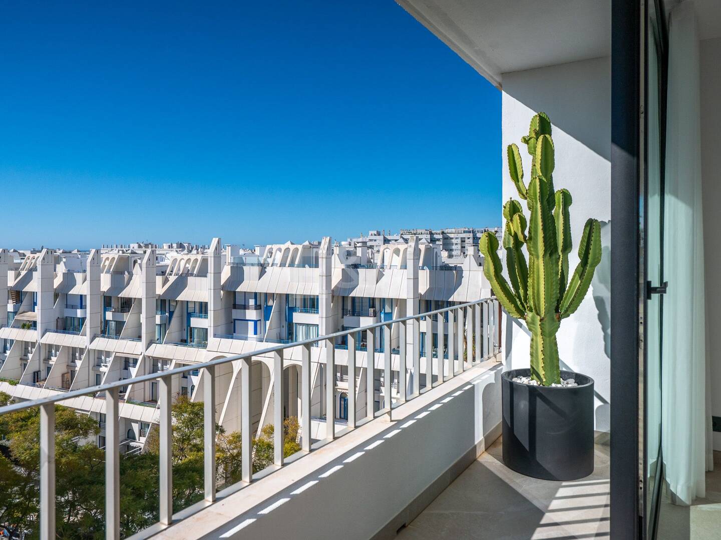 Skandinavisches Designer-Penthouse, urbanes Leben direkt am Meer