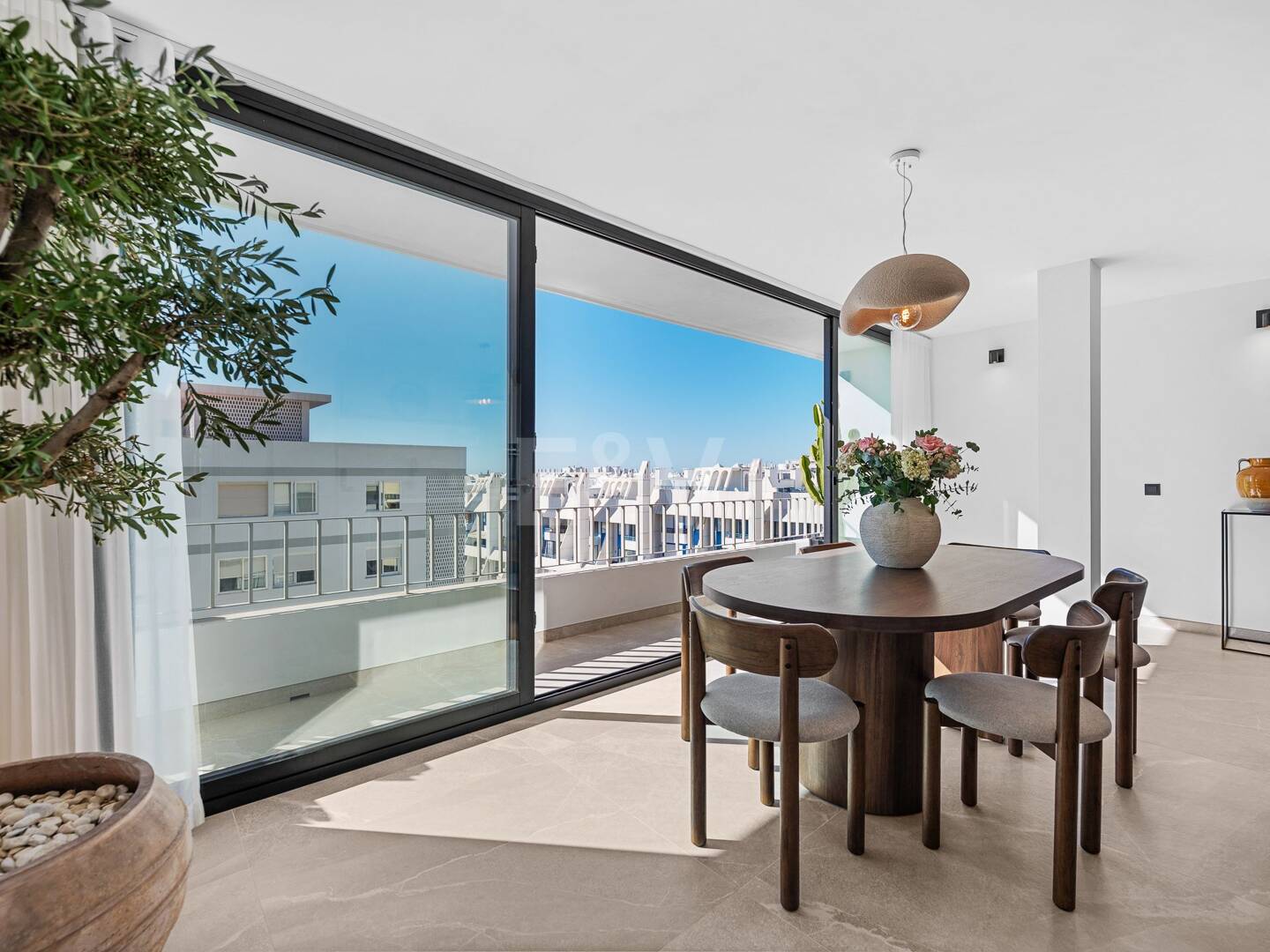 Skandinavisches Designer-Penthouse, urbanes Leben direkt am Meer