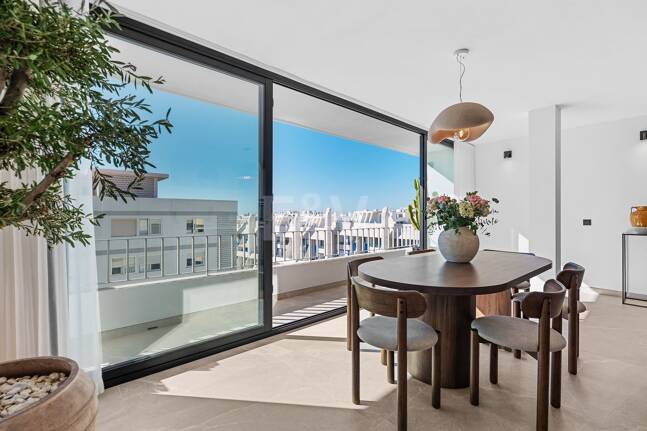 Skandinavisches Designer-Penthouse, urbanes Leben direkt am Meer