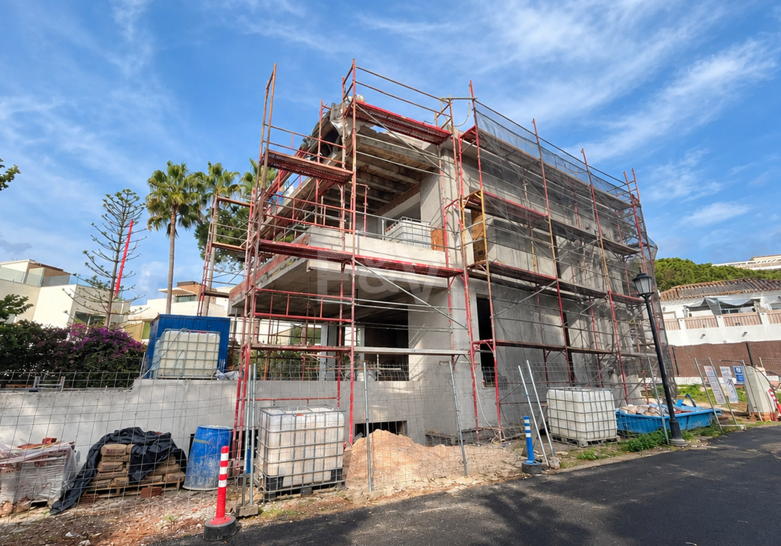 Villa Under Construction · 400 m från stranden · Marbella Öst