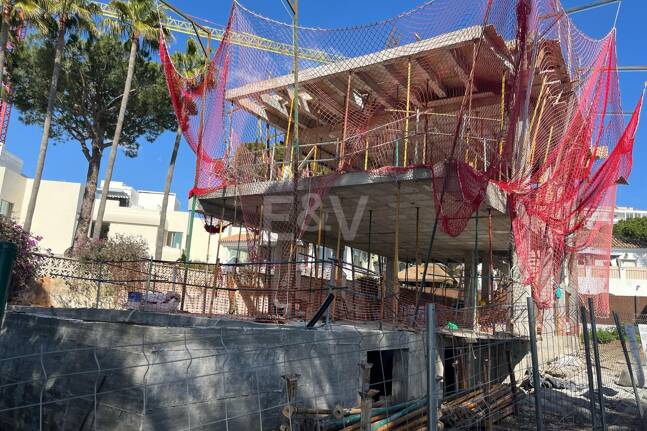 Villa Under Construction · 400 m från stranden · Marbella Öst