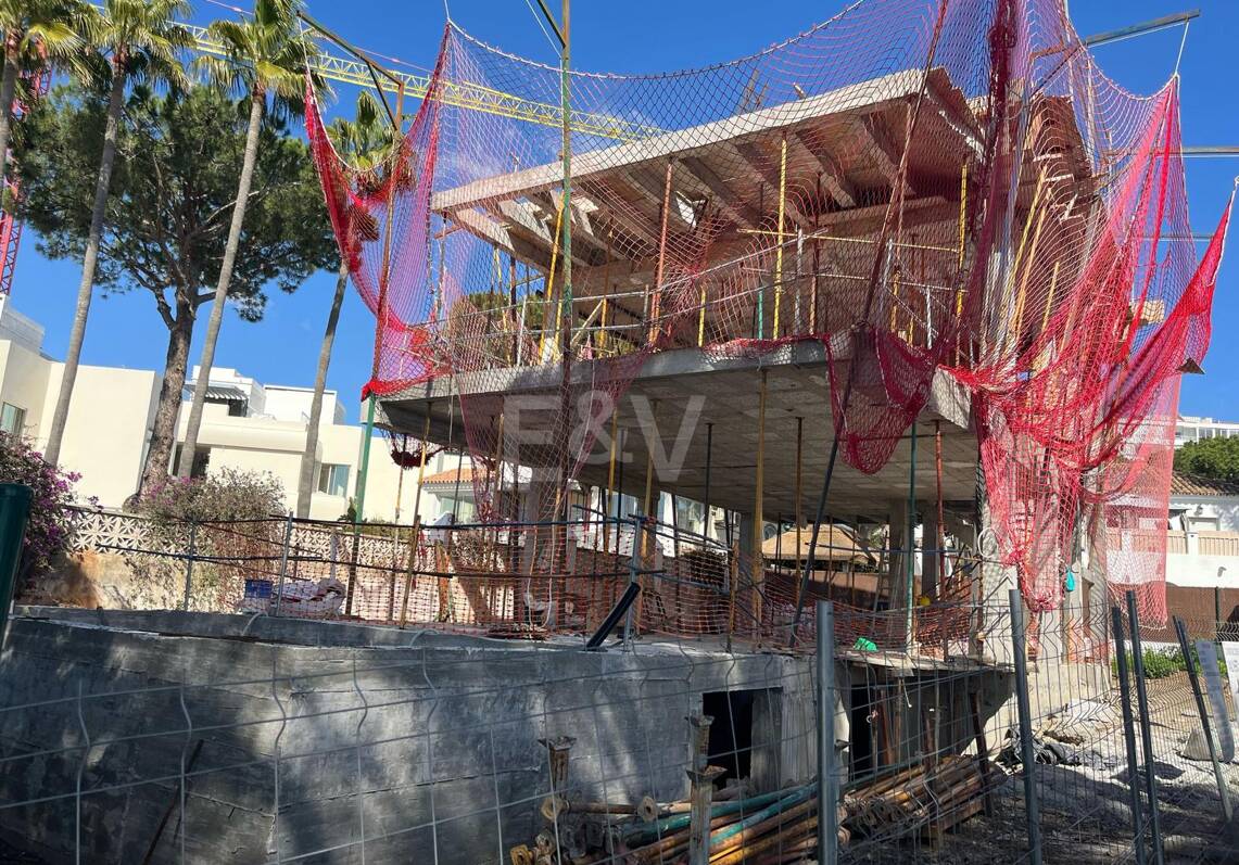 Villa im Bau · 400 m vom Strand entfernt · Marbella Ost