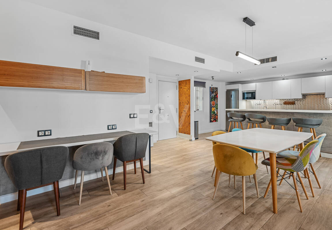 Apartamento con jardín en ubicación privilegiada en Nueva Andalucía con gran potencial de alquiler