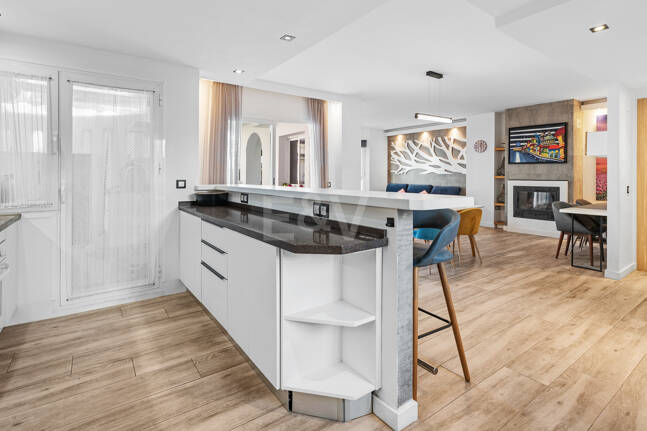 Apartamento con jardín en ubicación privilegiada en Nueva Andalucía con gran potencial de alquiler