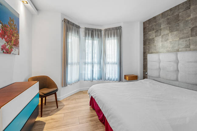 Apartamento con jardín en ubicación privilegiada en Nueva Andalucía con gran potencial de alquiler