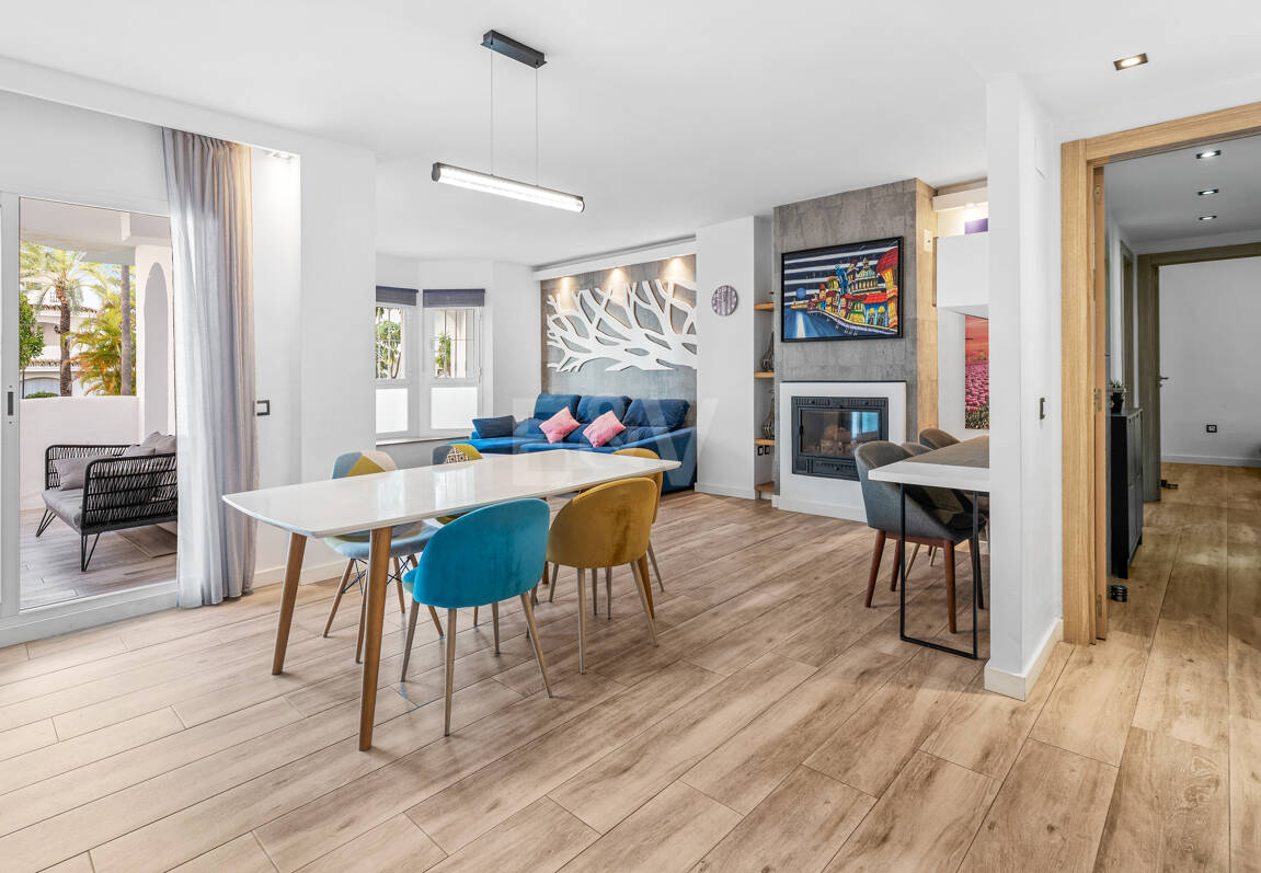 Apartamento con jardín en ubicación privilegiada en Nueva Andalucía con gran potencial de alquiler