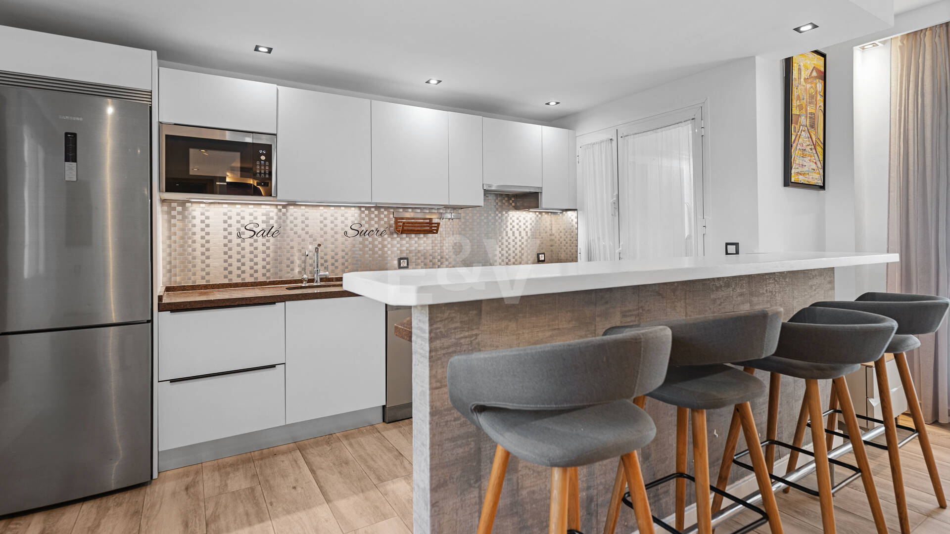 Apartamento con jardín en ubicación privilegiada en Nueva Andalucía con gran potencial de alquiler