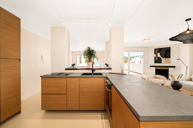 Stunning Duplex Penthouse with Huge Terrace and Open Views