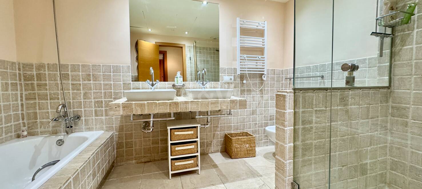 Ground-Floor Apartment in Prestigious Gated Community with Private Garden and Terrace