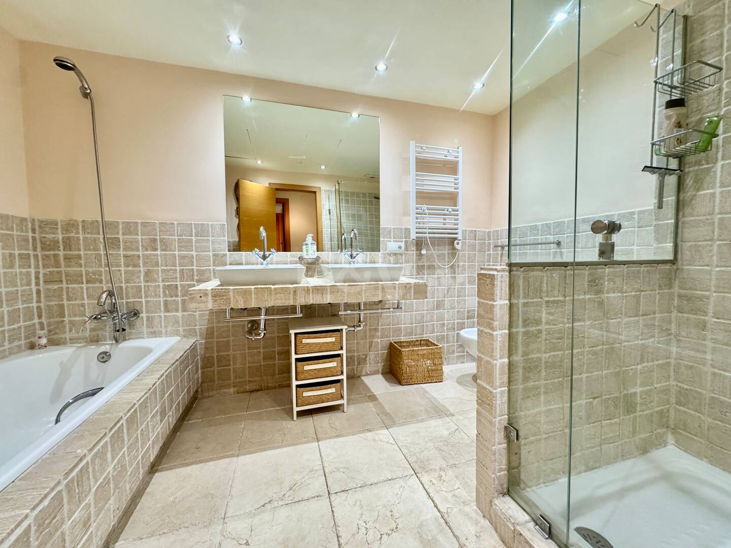 Appartement au rez-de-chaussée dans une communauté de prestige avec jardin privé et terrasse