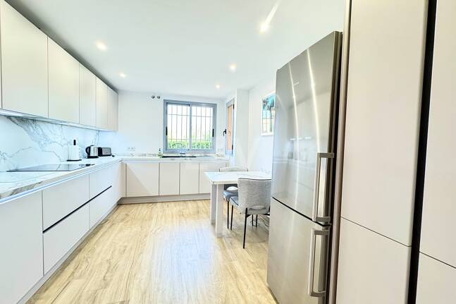 Appartement au rez-de-chaussée dans une communauté de prestige avec jardin privé et terrasse