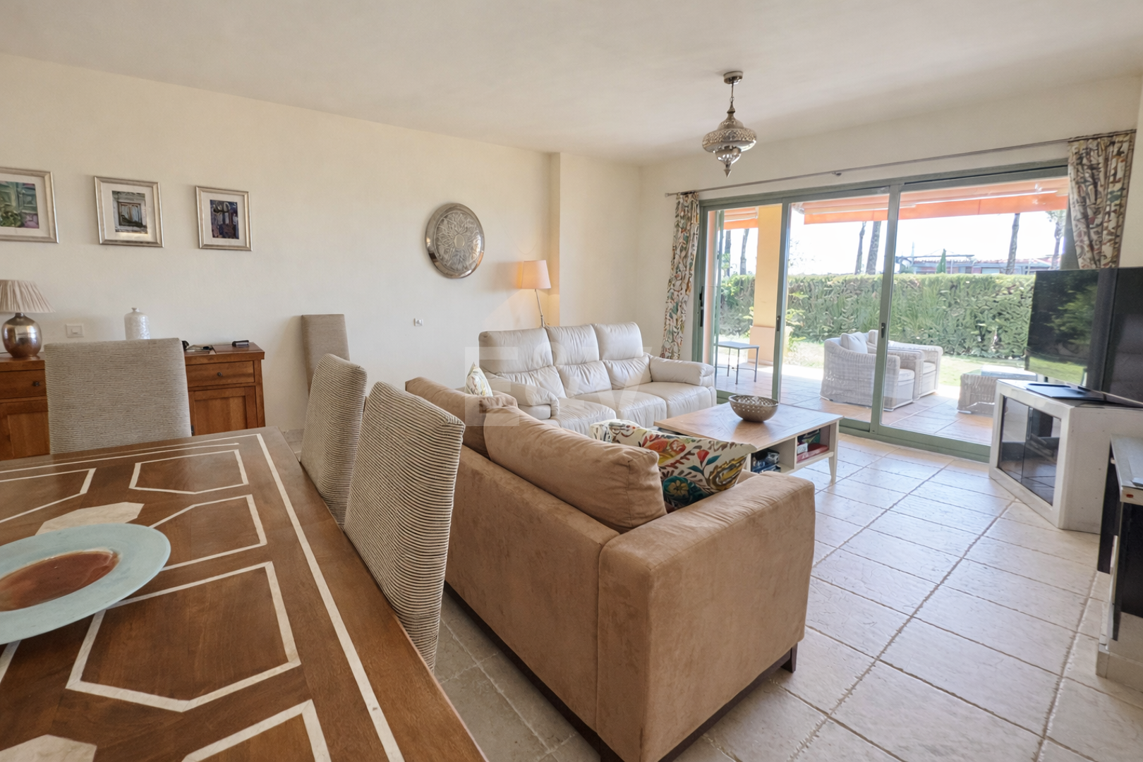 Appartement au rez-de-chaussée dans une communauté de prestige avec jardin privé et terrasse