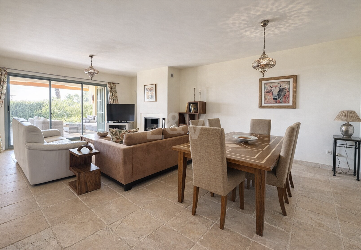 Appartement au rez-de-chaussée dans une communauté de prestige avec jardin privé et terrasse