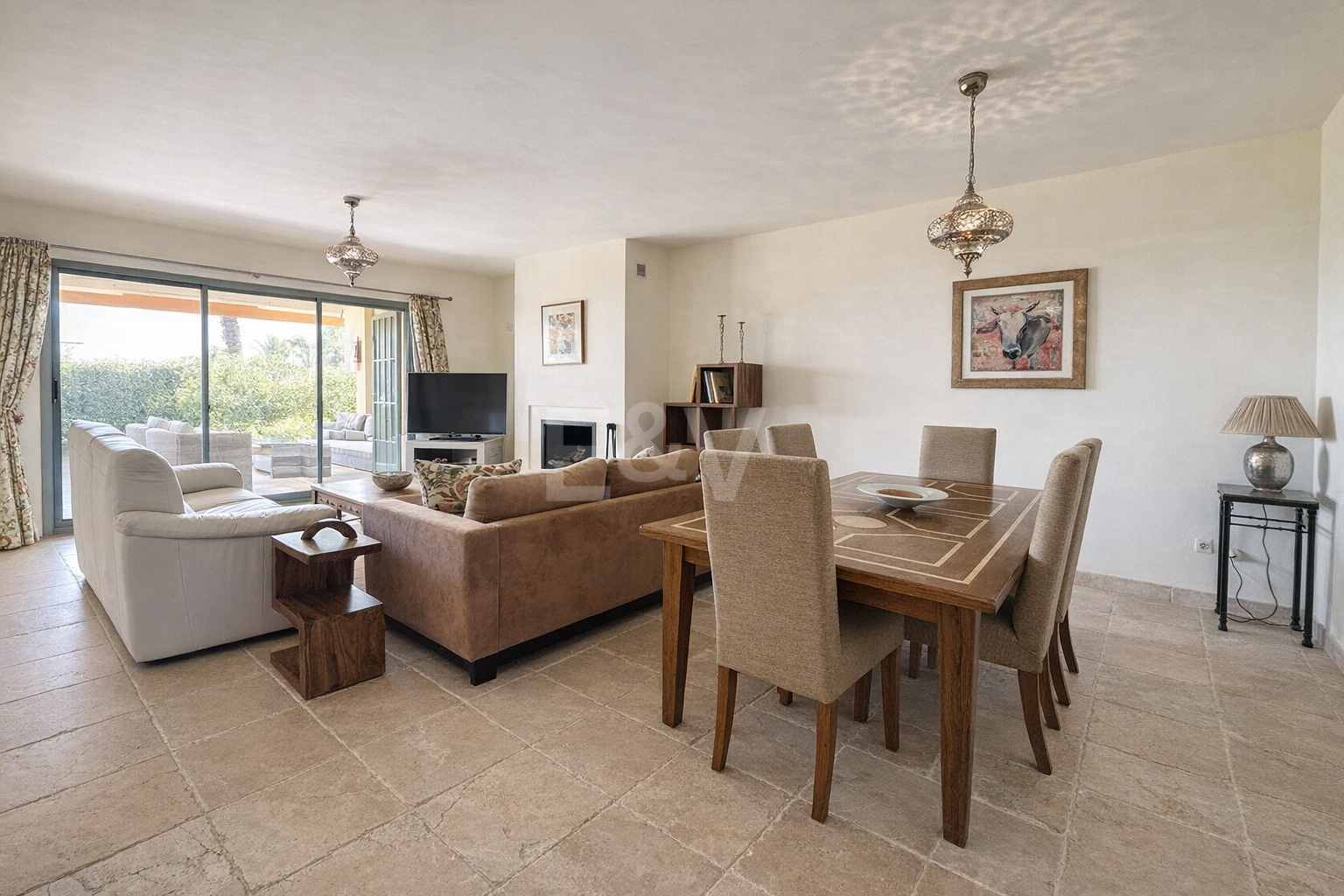 Apartamento en planta baja en prestigiosa urbanización cerrada con jardín privado y terraza