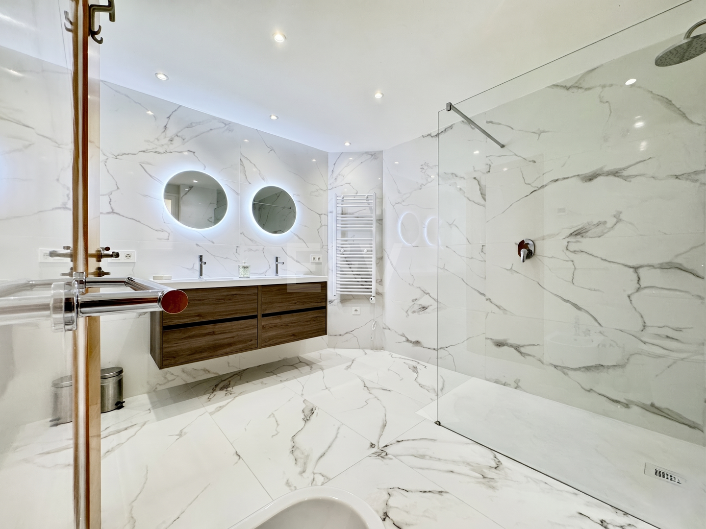Apartamento en planta baja en prestigiosa urbanización cerrada con jardín privado y terraza