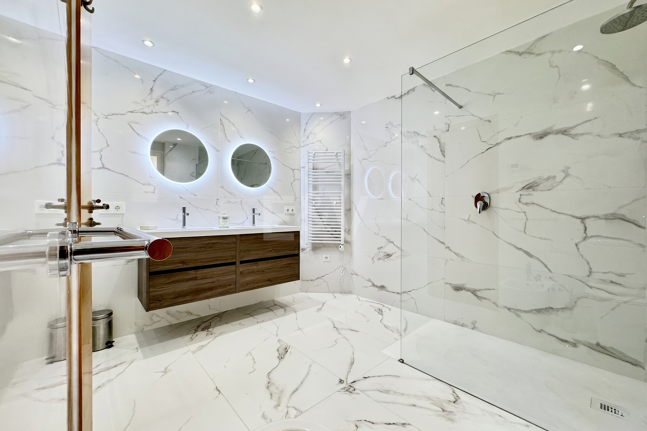 Apartamento en planta baja en prestigiosa urbanización cerrada con jardín privado y terraza
