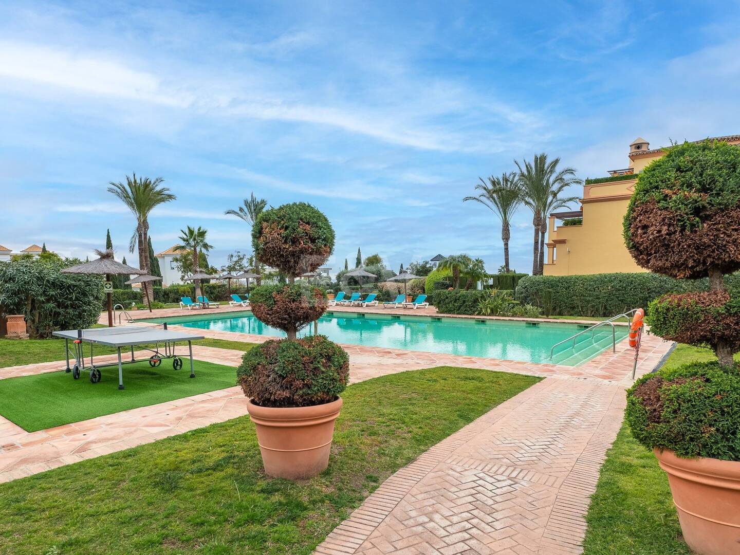 Appartement au rez-de-chaussée dans une communauté de prestige avec jardin privé et terrasse