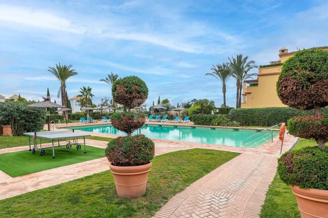 Appartement au rez-de-chaussée dans une communauté de prestige avec jardin privé et terrasse