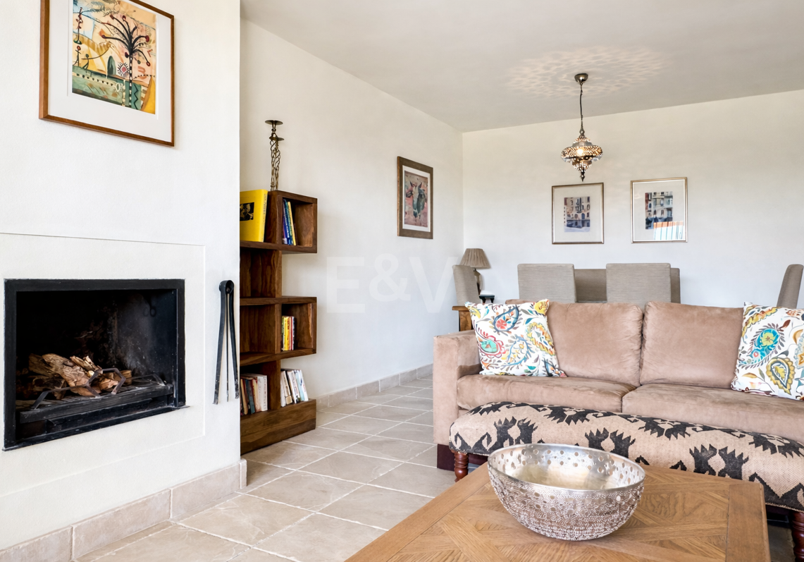 Apartamento en planta baja en prestigiosa urbanización cerrada con jardín privado y terraza