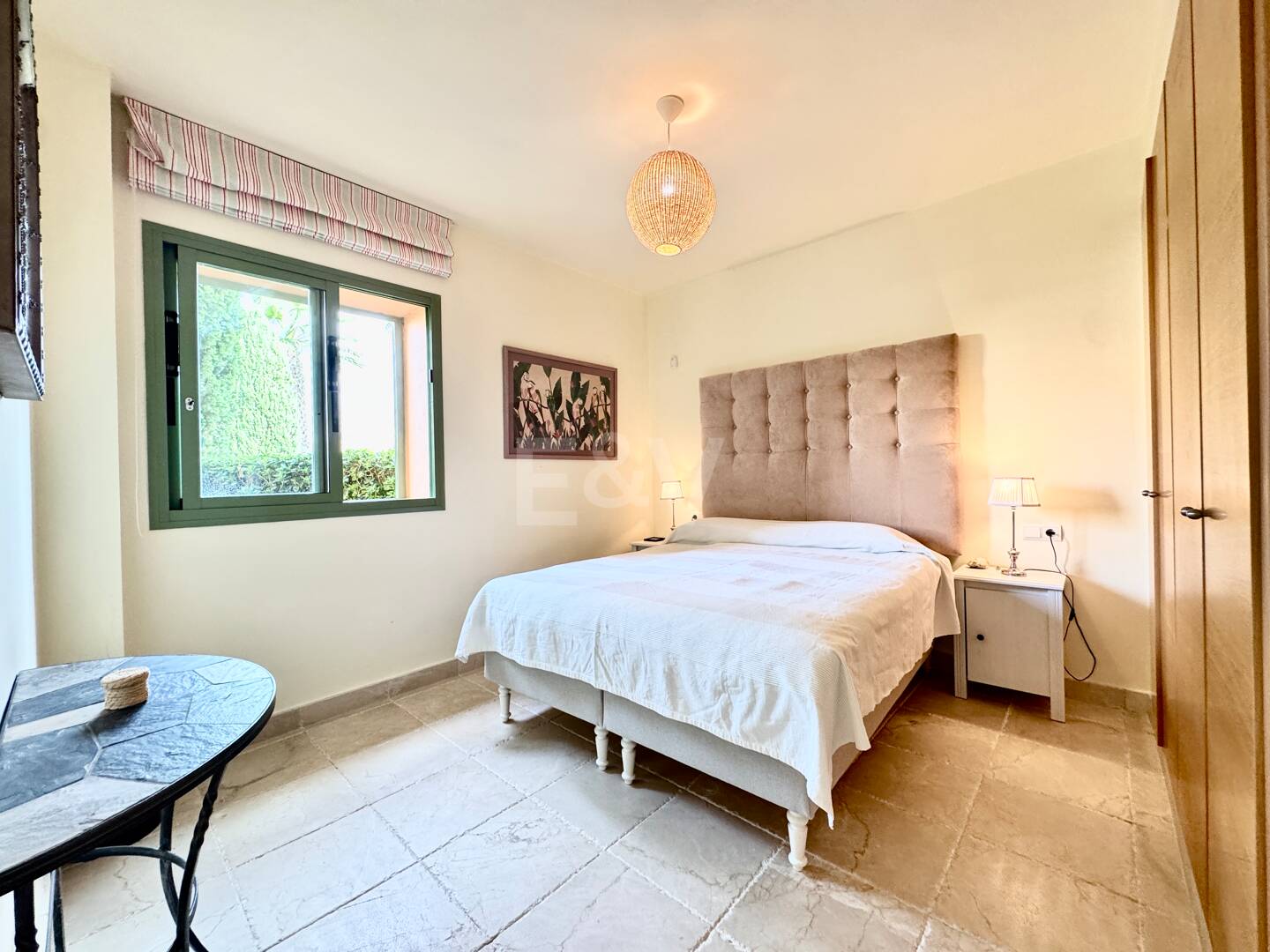 Appartement au rez-de-chaussée dans une communauté de prestige avec jardin privé et terrasse