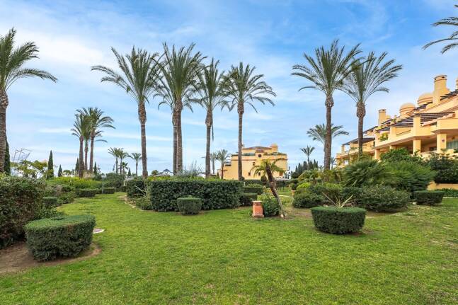 Appartement au rez-de-chaussée dans une communauté de prestige avec jardin privé et terrasse