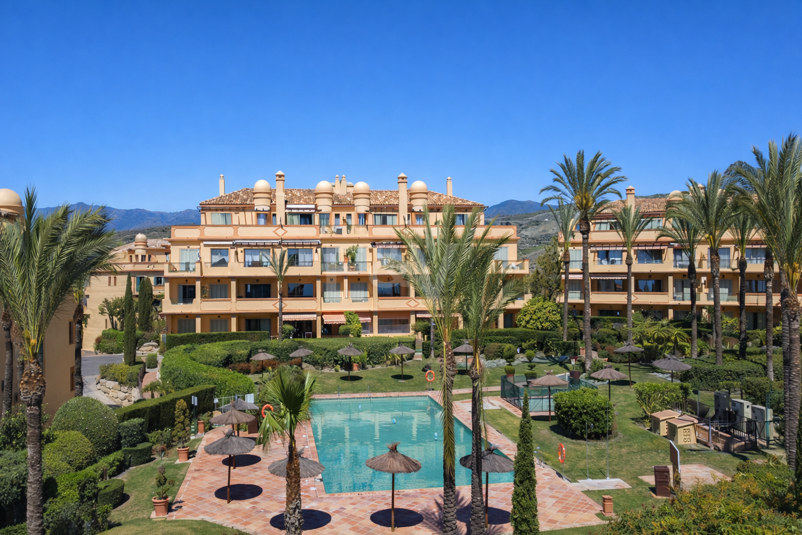 Appartement au rez-de-chaussée dans une communauté de prestige avec jardin privé et terrasse