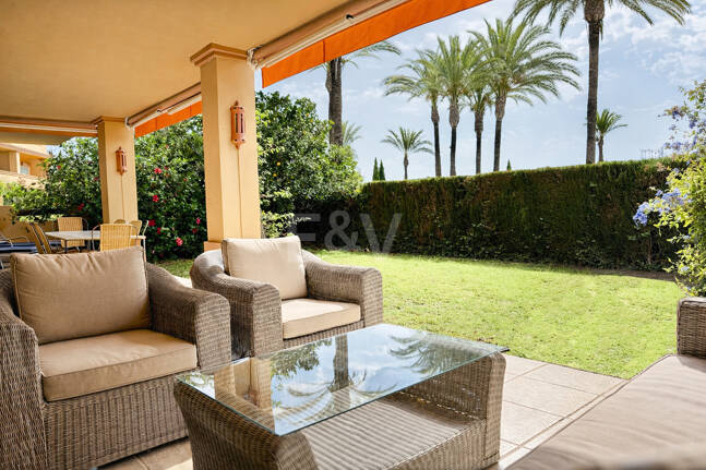 Appartement au rez-de-chaussée dans une communauté de prestige avec jardin privé et terrasse