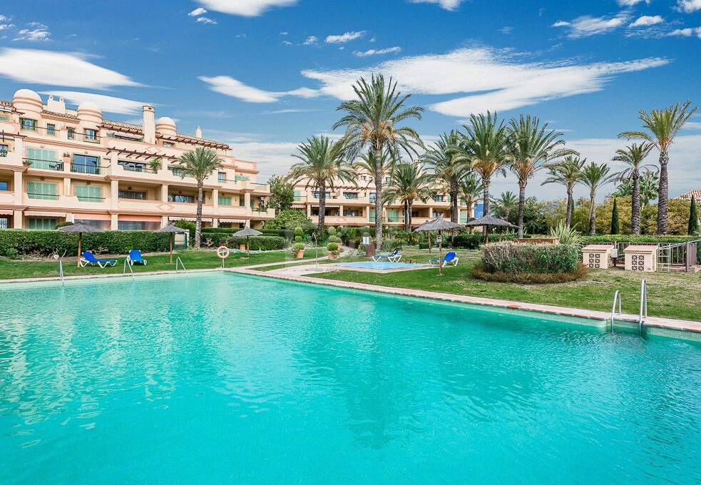 Appartement au rez-de-chaussée dans une communauté de prestige avec jardin privé et terrasse