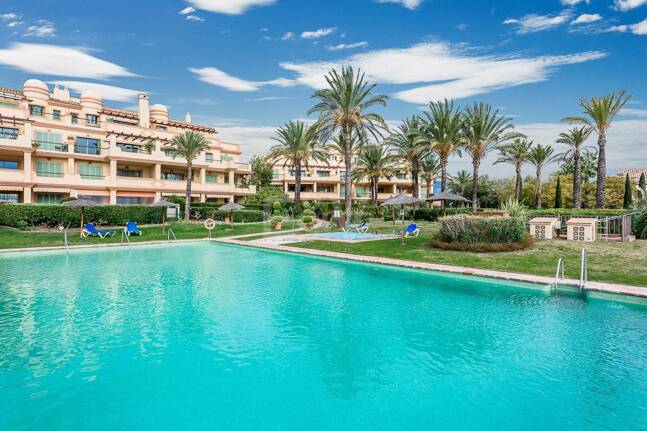 Appartement au rez-de-chaussée dans une communauté de prestige avec jardin privé et terrasse