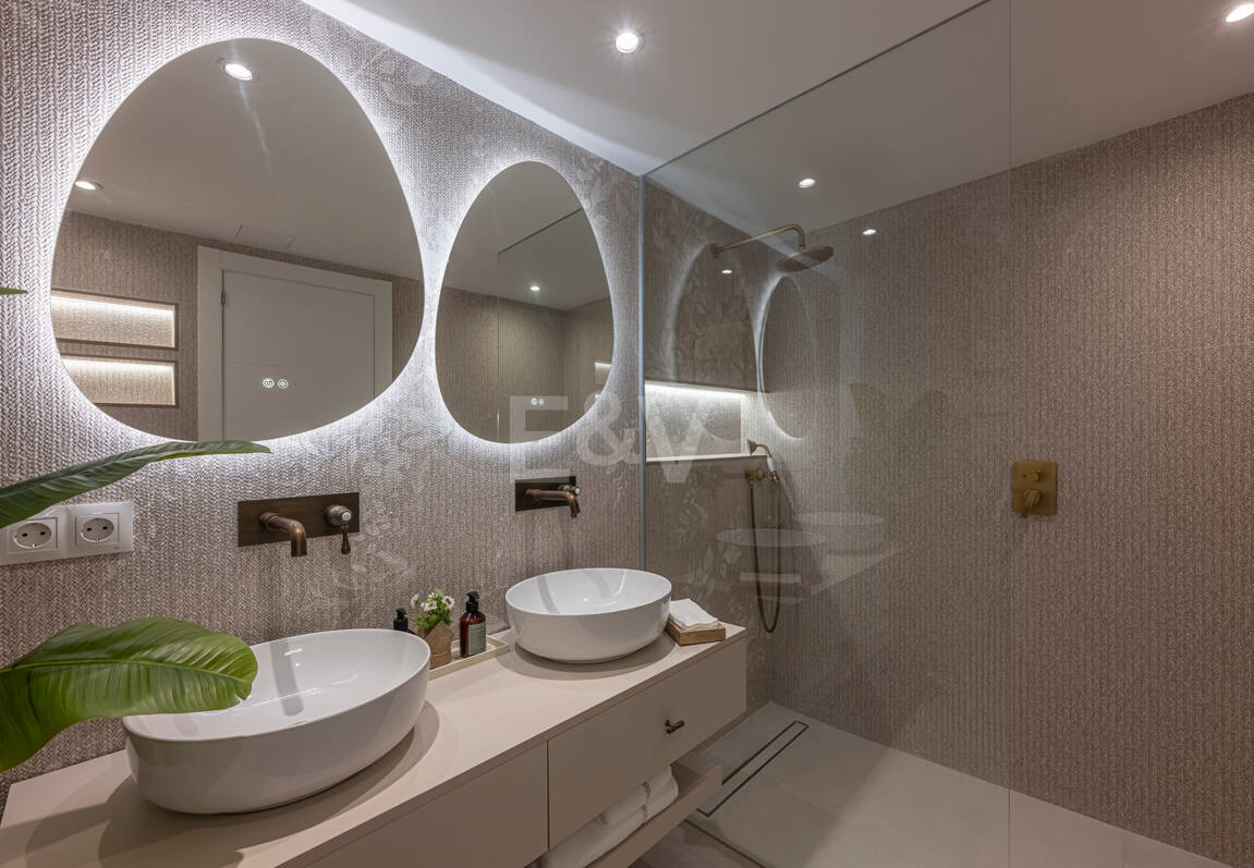 Moderna Casa Adosada de Lujo Junto a Aloha Golf