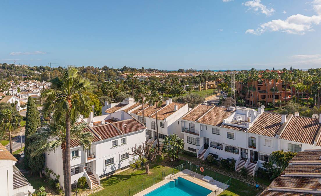 Moderna Casa Adosada de Lujo Junto a Aloha Golf