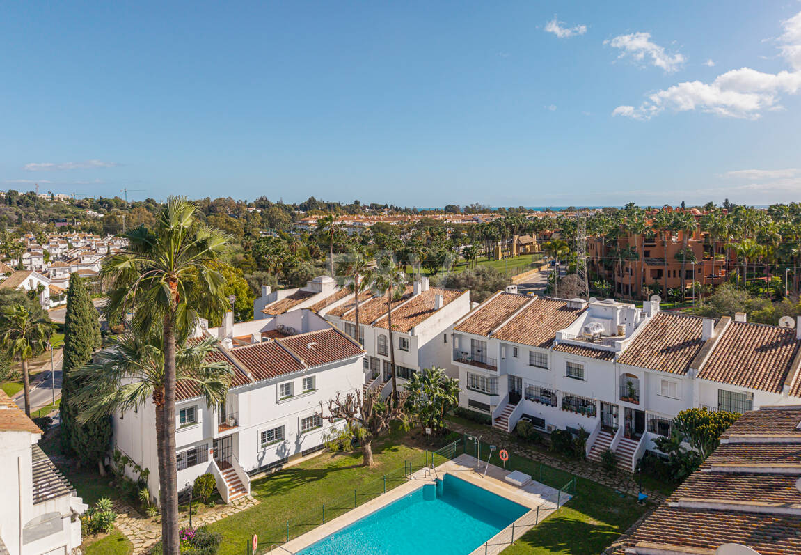 Moderna Casa Adosada de Lujo Junto a Aloha Golf