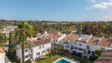 Modern Luxury Townhouse Next to Aloha Golf