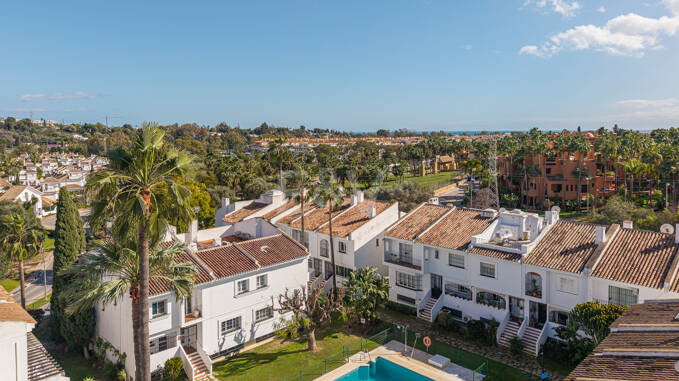 Moderna Casa Adosada de Lujo Junto a Aloha Golf, Nueva Andalucía