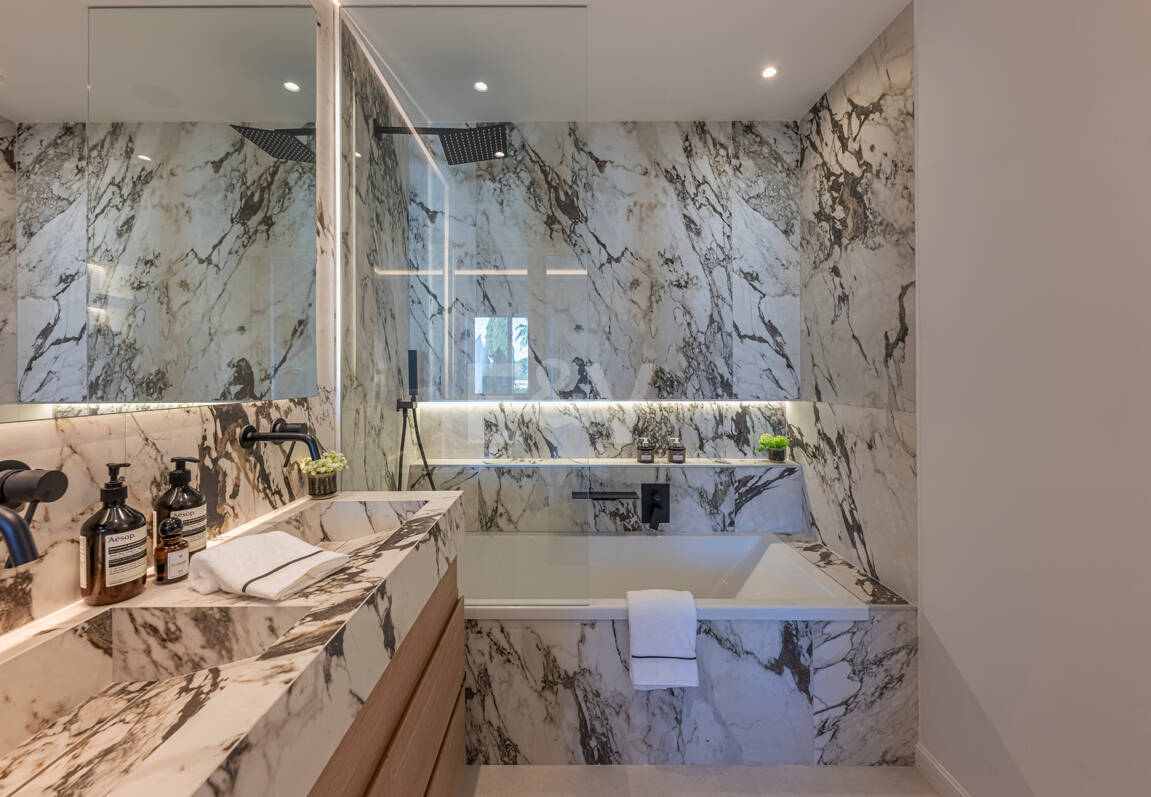 Moderna Casa Adosada de Lujo Junto a Aloha Golf