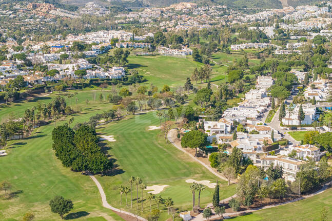 Moderna Casa Adosada de Lujo Junto a Aloha Golf