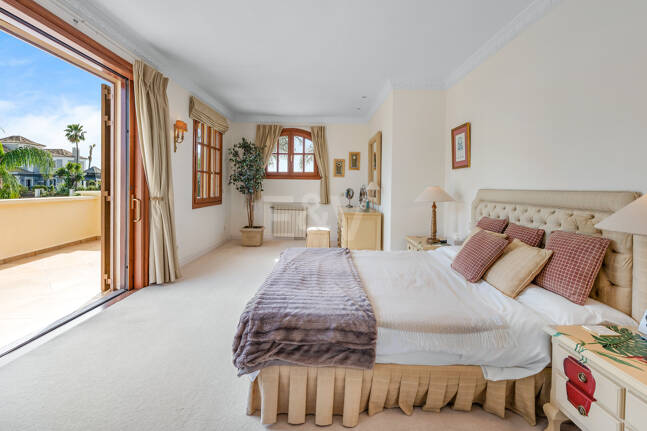 Villa à vendre en Los Arqueros, Benahavis