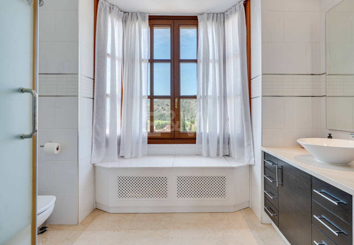 Villa à vendre en Los Arqueros, Benahavis