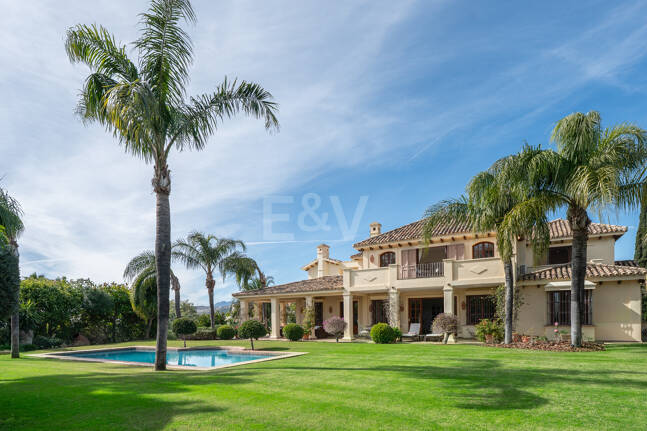 Villa à vendre en Los Arqueros, Benahavis