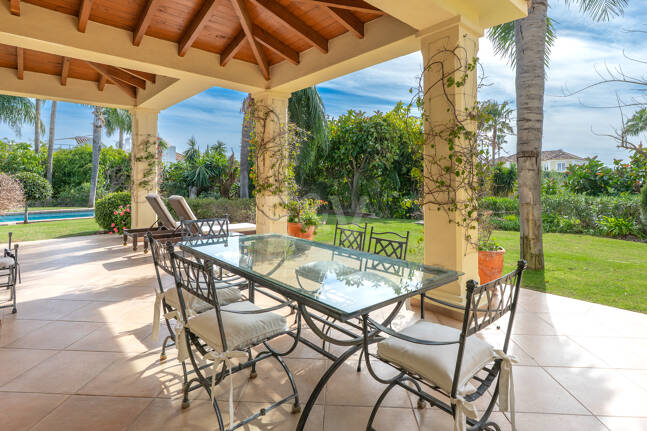 Villa à vendre en Los Arqueros, Benahavis