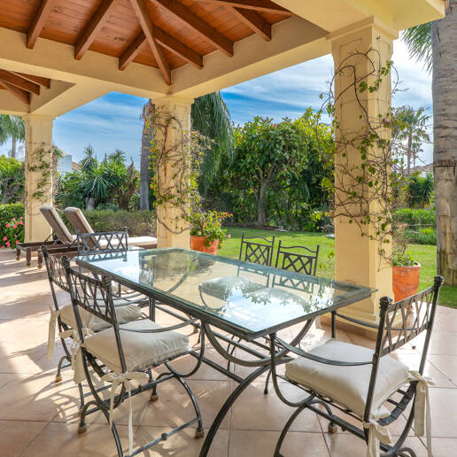 Villa à vendre en Los Arqueros, Benahavis