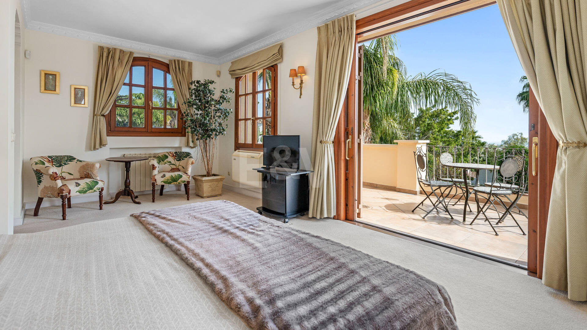 Authentic Andalusian-Style Villa with Private Heated Pool