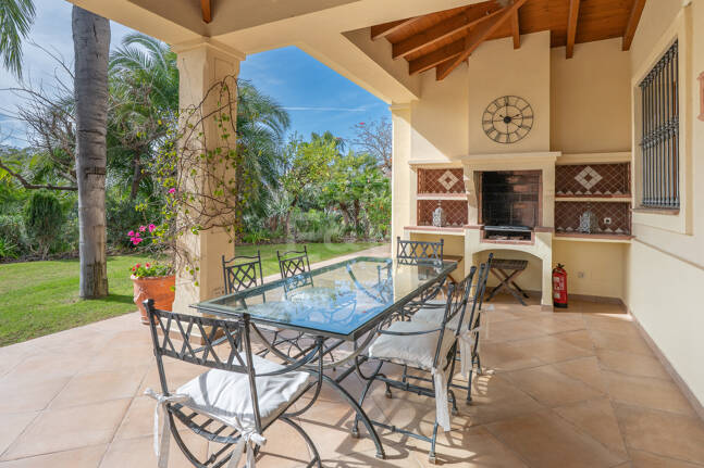 Villa à vendre en Los Arqueros, Benahavis