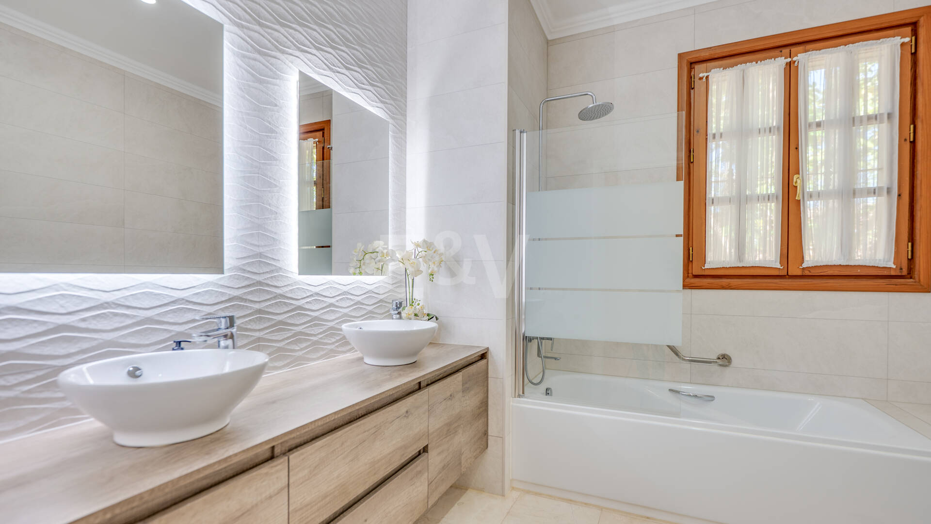 Authentic Andalusian-Style Villa with Private Heated Pool