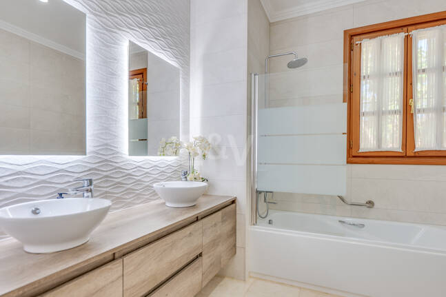 Villa à vendre en Los Arqueros, Benahavis