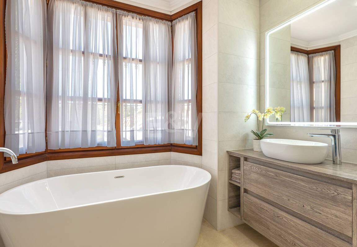 Villa à vendre en Los Arqueros, Benahavis