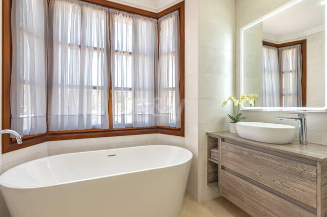 Villa à vendre en Los Arqueros, Benahavis