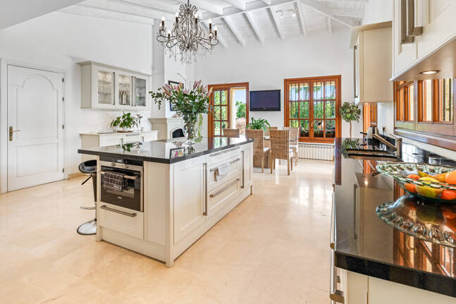 Villa à vendre en Los Arqueros, Benahavis