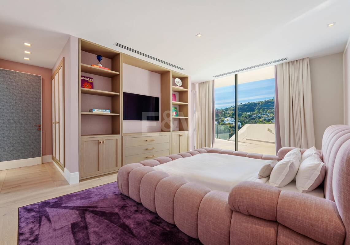 Villa de lujo de cinco dormitorios en ladera con vistas panorámicas en El Madroñal